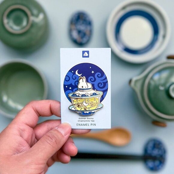 Gaiwan Bunny Enamel Pin - Chamomile Tea & Rabbit Jewelry - Celestial Brooch - Picture 4 of 9